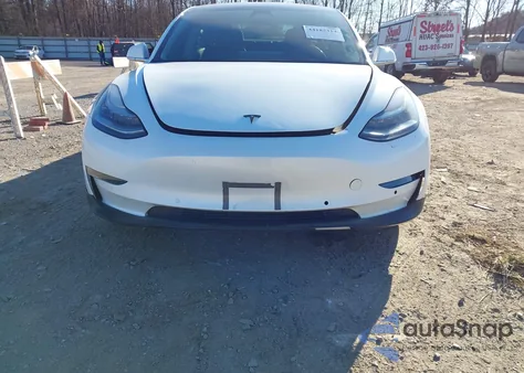 2018 Tesla Model 3 Long Range/Mid Range из США, поврежденный, VIN 5YJ3E1EA6JF038731